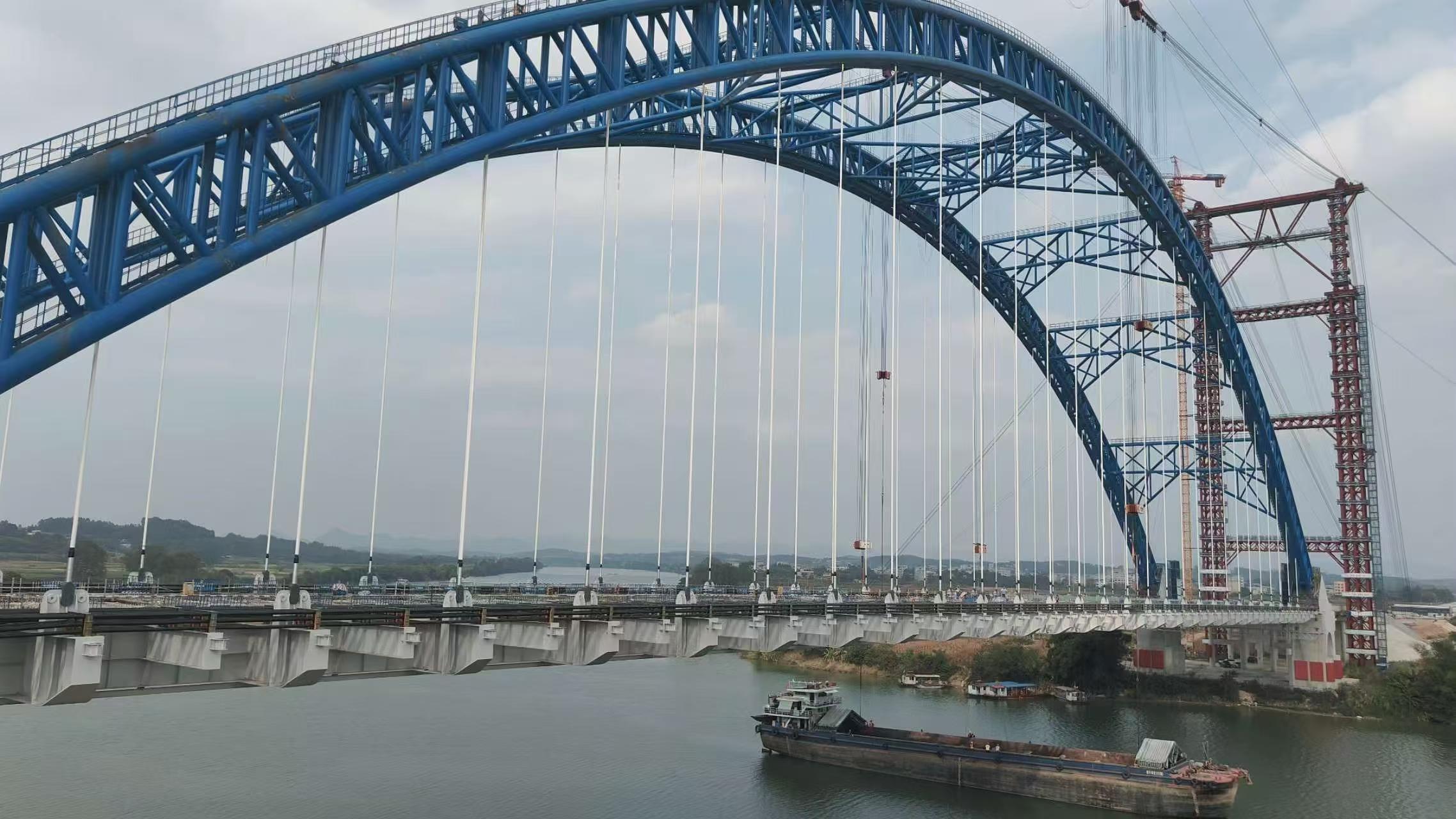 Zhengyoujiang River Bridge closure on Nanning South Bypass Line.jpg